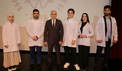ESOGÜ’lü genç diş hekimi adayları beyaz önlüklerini giydi