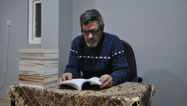 Türk şairi Şehriyar’ın öğrencisi sanatını Eskişehir’de devam ettiriyor