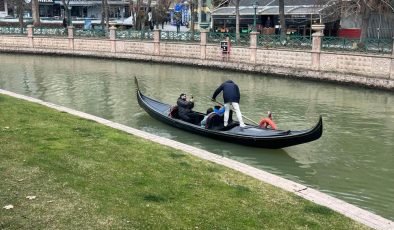 Soğuk hava gondol keyfini engellemiyor