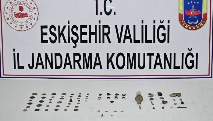 Eskişehir’de 74 parça tarihi eseri satmak isterken suçüstü yakalandı