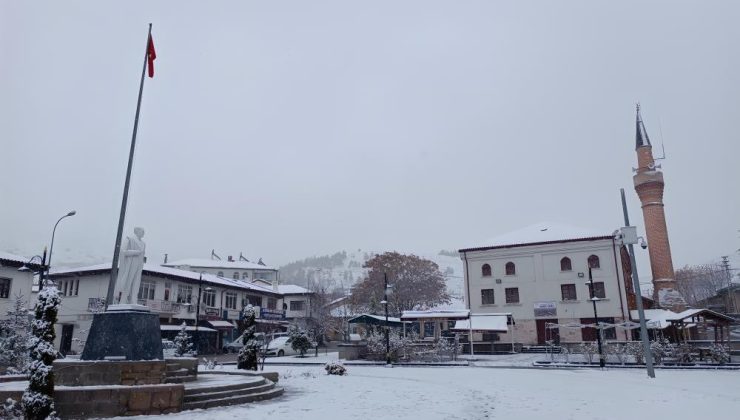 Eskişehir’in Seyitgazi İlçesinde Kar Yağışı Sevinçle Karşılandı