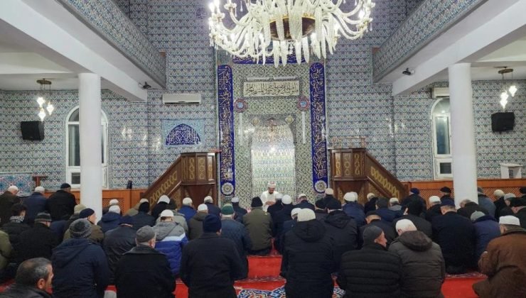 Mamure Camii’nde sabah namazında cemaat buluştu
