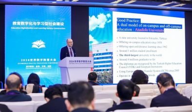 Rektör Erdal, 2024 Dünya Dijital Eğitim Konferansı’na katıldı