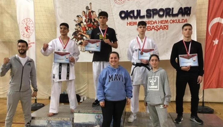 Eskişehirli sporcular dereceler ile kente döndüler