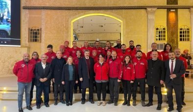 Anma programında depremde hayatını kaybeden vatandaşlara dua edildi