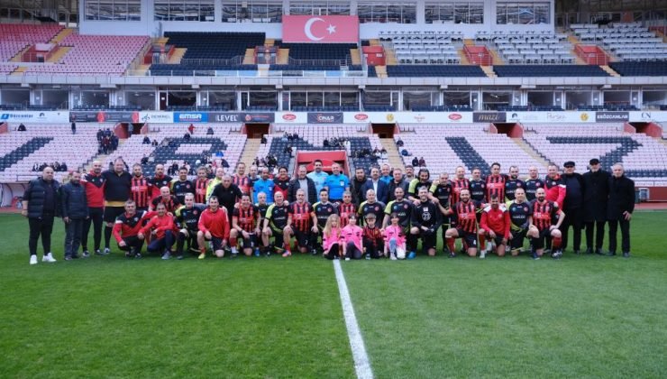 Eskişehir’in emektar futbolcuları bir araya geldi
