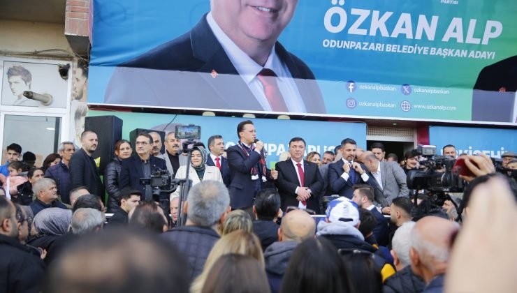 Hatipoğlu Emek Seçim İrtibat Bürosu açılışında mehteran takımıyla karşılandı 