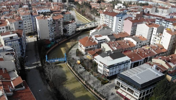 Eskişehir Porsuk Çayı’nın rengi yağışlar sonrası değişti