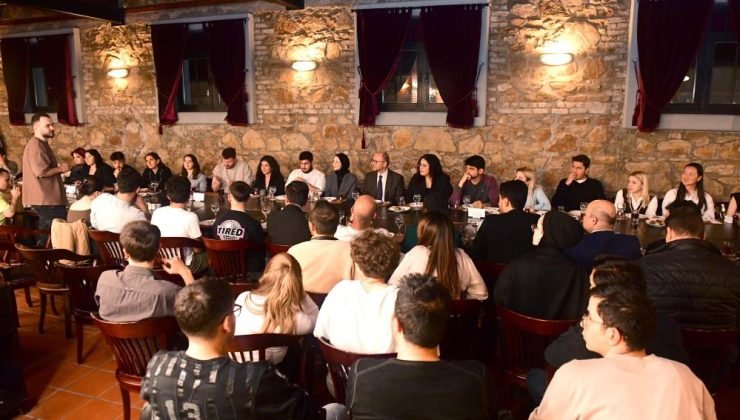 Rektör Erdal öğrencilerle iftar sofrasında buluştu