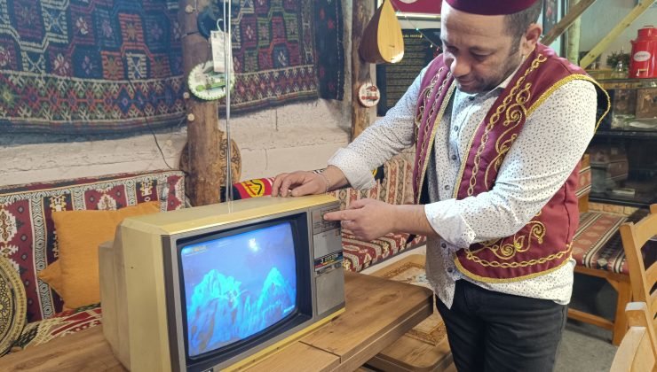 Eskişehir’de 70 yıllık televizyon ve radyo müşterilerin ilgisi çekiyor