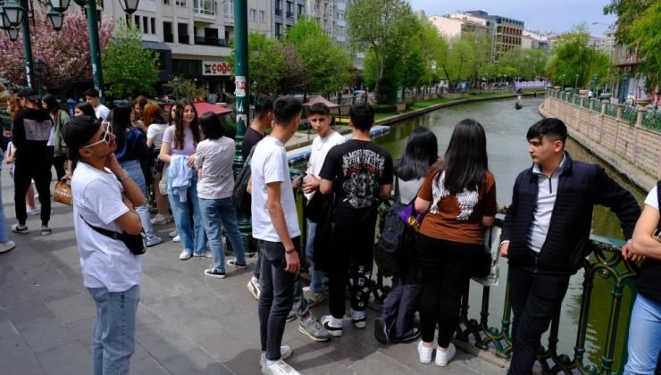 Eskişehir’de bayram sonrası da turist akını devam ediyor