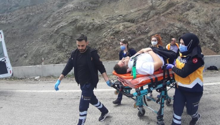 Eskişehir’den üniversite öğrencilerini taşıyan araç kazaya karıştı: 15 yaralı