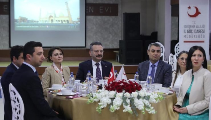 Vali Hüseyin Aksoy Kırım Tatar Türkleri ile iftarda yemeğinde bir araya geldi