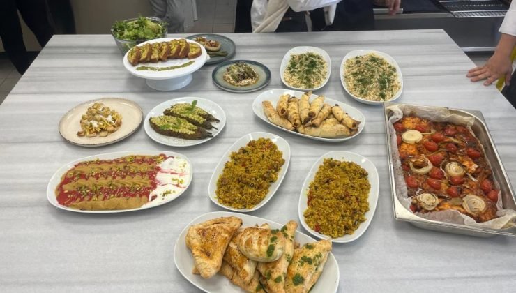 Eskişehir’de 6 yabancı öğrenci, Türk aşçı adayları ile yemek yaptı