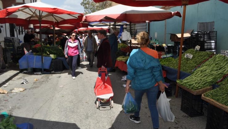 Eskişehir’de sıcaklıkların artmasıyla pazar tezgâhlarında fiyatlar yarıya kadar düştü