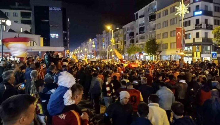 Bozüyük’te Galatasaray’ın şampiyonluğu coşkuyla kutlandı