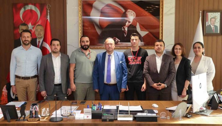 Dünya 1.’si Hamza Uşak’ı gururlandırdı