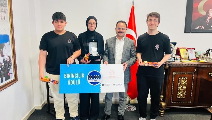 Gediz’de Kaymakam Alkan, başarılı öğrencilerle bir araya geldi