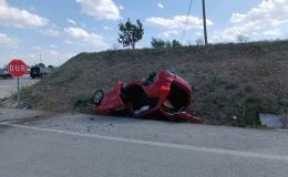 Hafif ticari aracın otomobille çarpıştığı kazada 4 kişi yaralandı