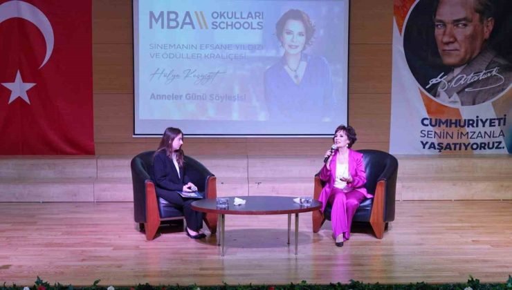 Hülya Koçyiğit öğrencilerle bir araya geldi