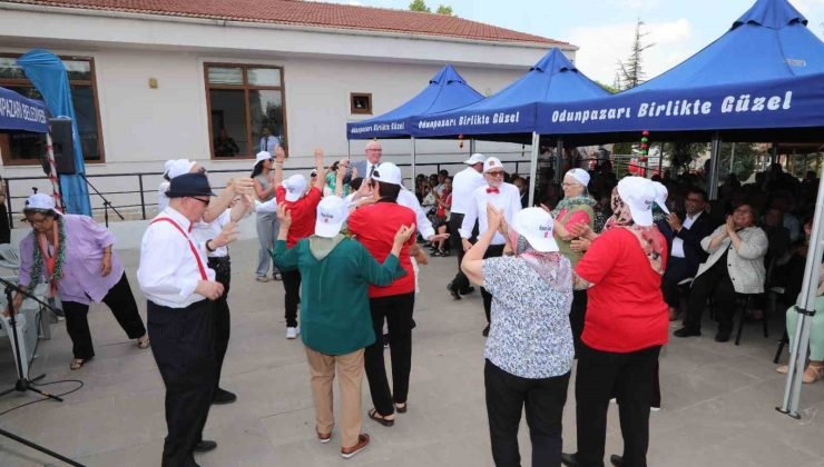 Koca Çınarlar bahar şenliği yaptı, Başkan Kurt da onlara eşlik etti