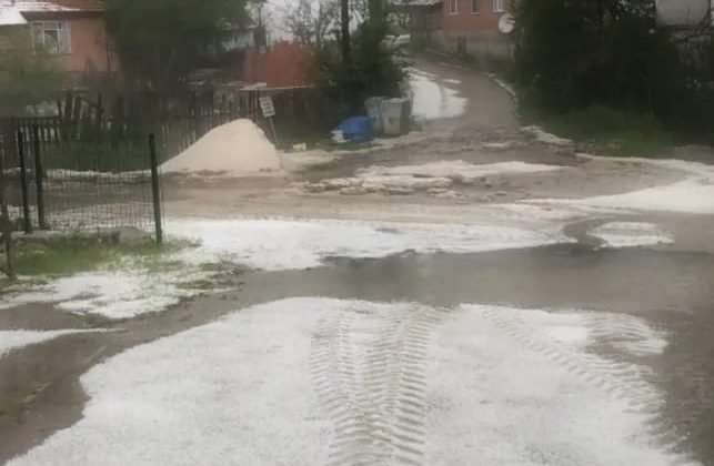 Köy beyaza büründü