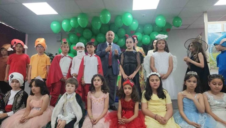 Kütahya’da “Pamuk Prenses ve 8 Cüceler” adlı tiyatro oyunu sahnelendi