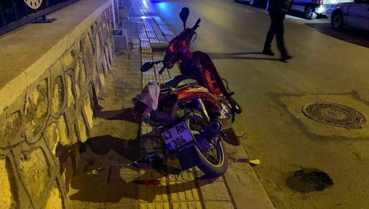 Kütahya’da motosiklet ile ticari araç çarpıştı: 1 yaralı