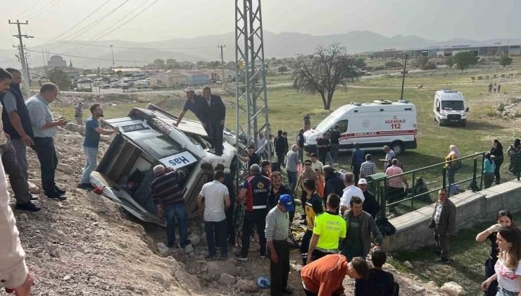 Kütahya’da yolcu otobüsü devrildi: 13 kişi yaralandı