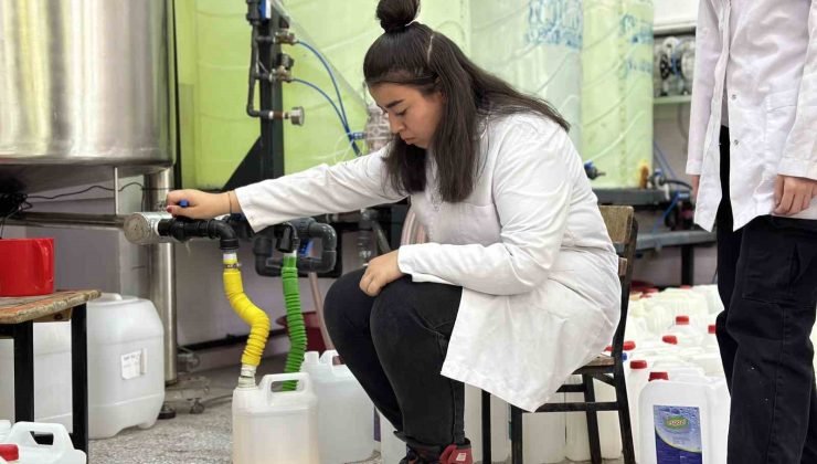 Lise öğrencileri ayda 10 ton kimyasal temizlik ürünü üretiyor