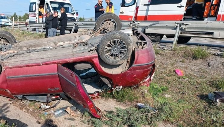 Takla atıp hurdaya dönen otomobilde 4 kişi yaralandı