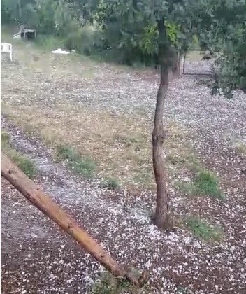 Tavşanlı’da ceviz büyüklüğünde dolu yağdı