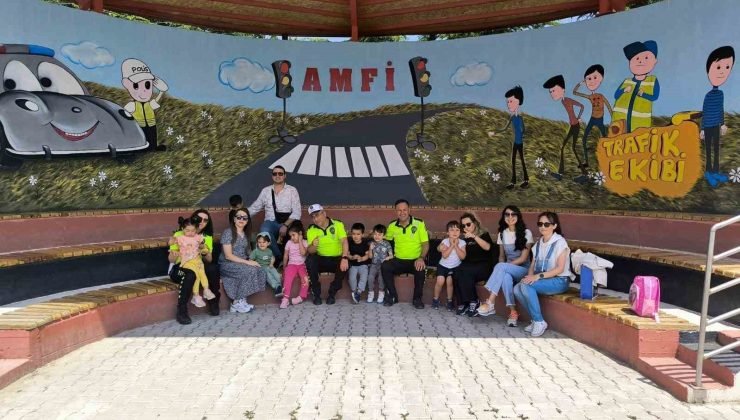 Trafik kurallarını pratik yaparak ve yaşayarak öğrendiler