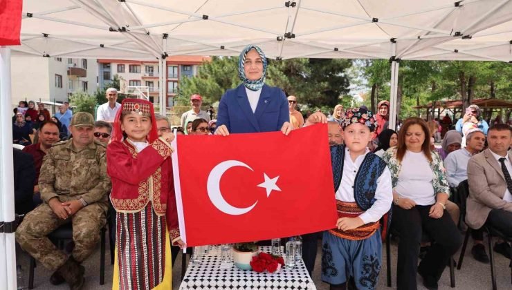 141 bin 768 öğrenci karnelerini alarak yaz tatiline girdi