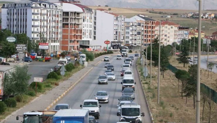 Afyonkarahisar-Antalya karayolunda bayram trafiği başladı