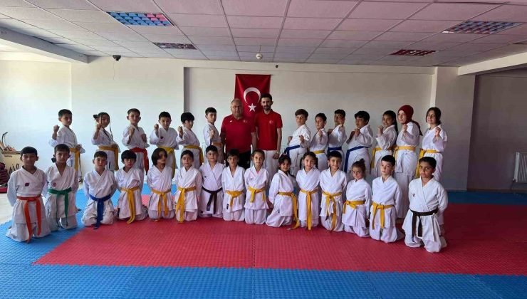 Afyonkarahisar’da Karate Kuşak sınavı tamamlandı