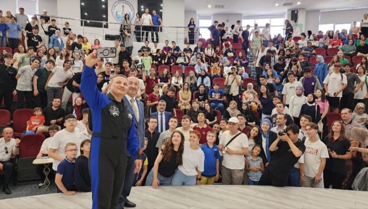 Alper Gezeravcı, Kütahya’da öğrencilerle buluştu