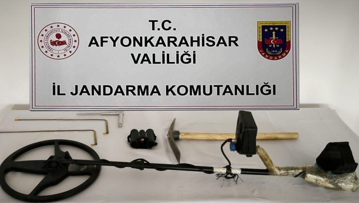 Define ararken jandarmaya yakalandı