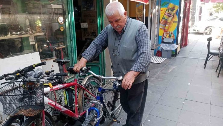 Emekli bisiklet sevdalısı ’Eskişehirliler en çok neden bisiklete biniyor’ sorusunu araştırdı