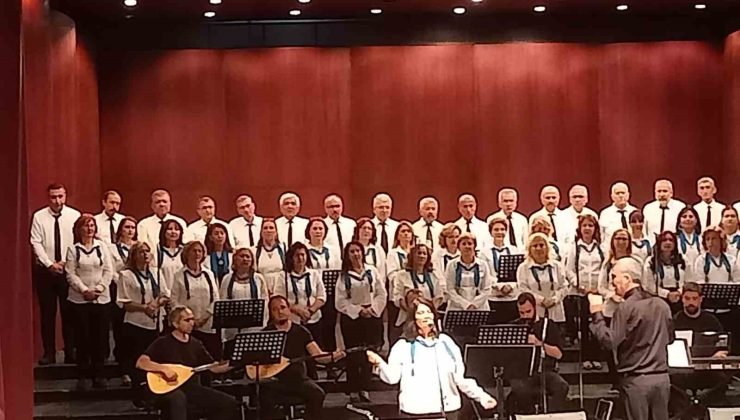 Eskişehir’de Türk halk müziği korosu konseri ve halk oyunları gösterisi