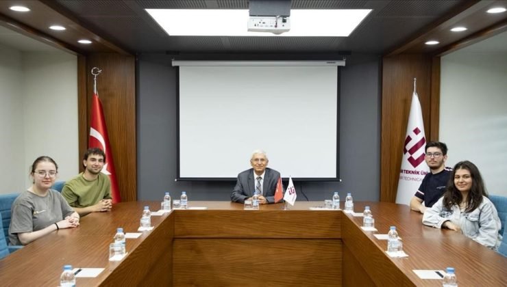 Fransa’da 5. olan ESTÜ Hidroana Takımı’ndan Rektör Prof. Dr. Adnan Özcan’a ziyaret