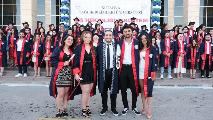 KSBÜ Diş Hekimliği Fakültesi’nde mezuniyet sevinci