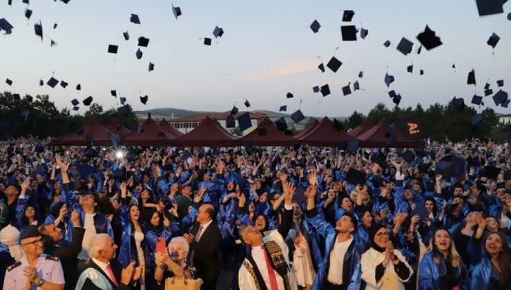 Kütahya Dumlupınar Üniversitesi’nde mezuniyet heyecanı