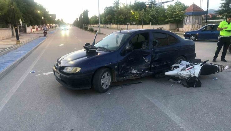 Motosikletin 15 yaşındaki sürücüsü trafik kazasında ağır yaralandı