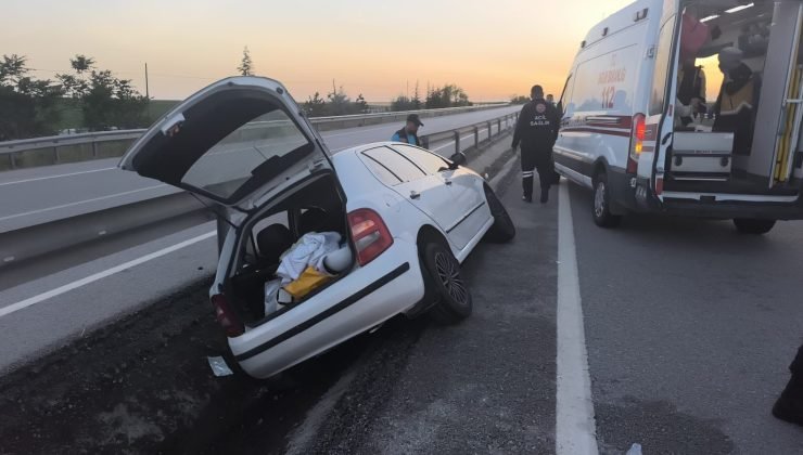 Orta refüje giren otomobilde biri ağır 4 kişi yaralandı