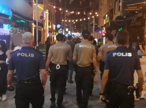 Polis ekiplerinden eğlence mekanlarının bulunduğu bölgede denetim