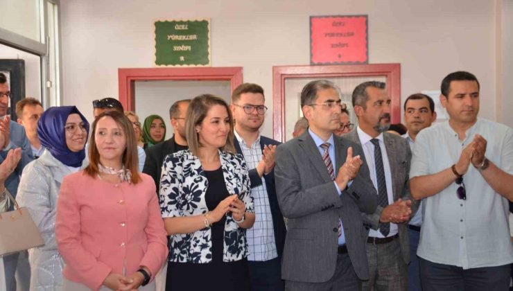 Sergi açılışında el emeği ürünler ilgi odağı oldu