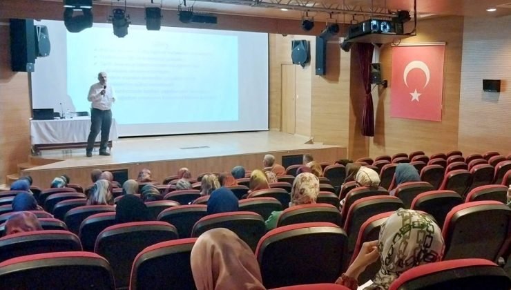 Simav’da Bayan Kur’an kursu öğreticilerine yaz Kur’an kursu semineri