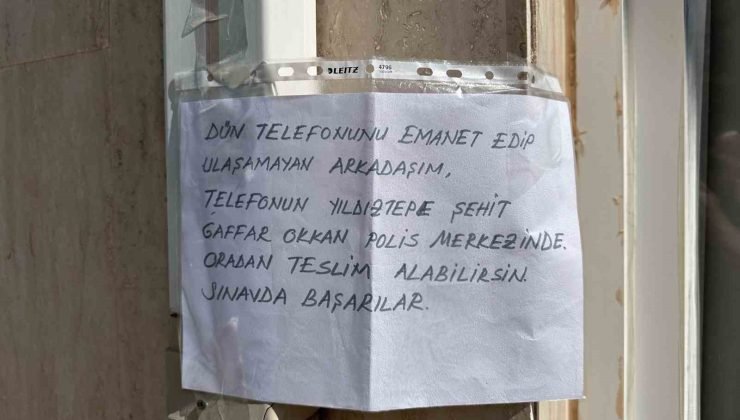 Sınava giren öğrencinin telefonunu emanet alıp geri veremeyen vatandaş okul kapısına not bıraktı