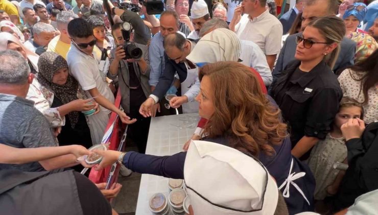 100 bin kap şifalı aşure dağıtıldı